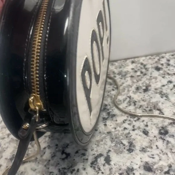 Kate Spade New York Black and White Novely Speech Bubble 'POP!' Crossbody EUC - Picture 6 of 16